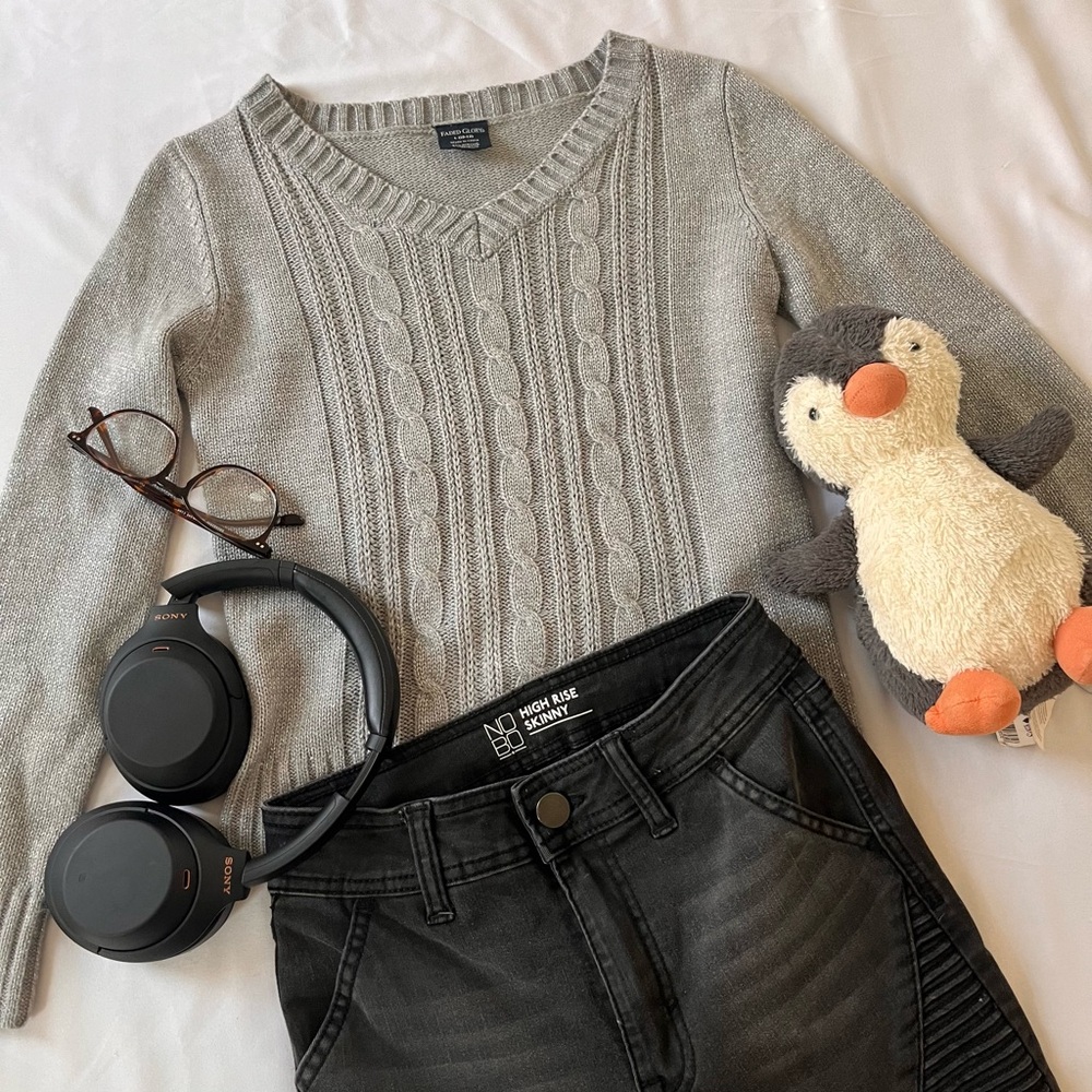 BUNDLE! GREY V NECK SWEATER WITH HIGH RISE BLACK SKINNY JEANS
